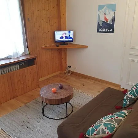 Studio With Balcony In 아파트