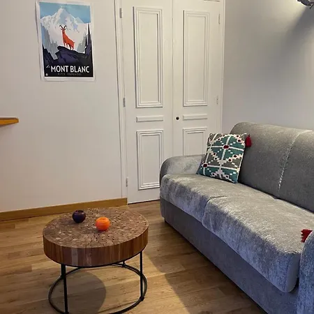 Studio With Balcony In 아파트
